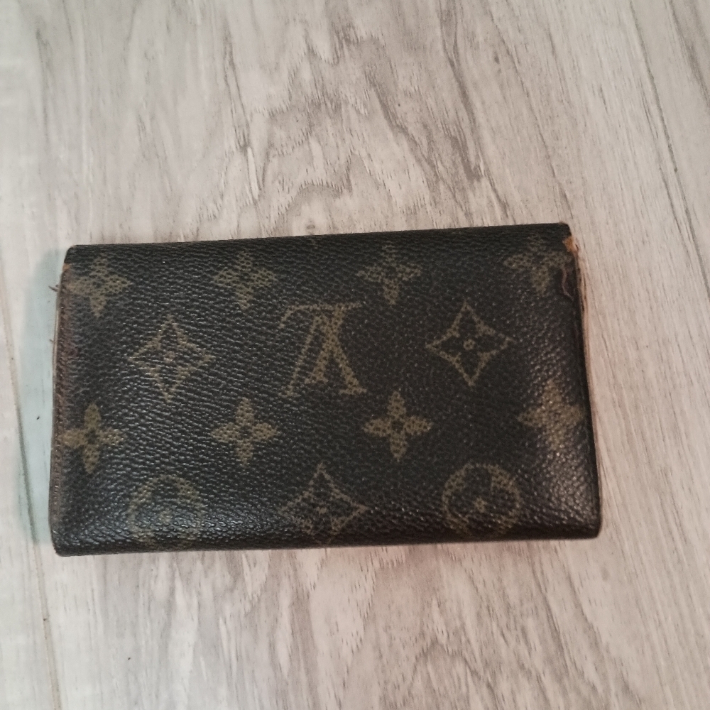 Authentic LOUIS VUITTON Porte Monnaie Tresor Monogram - Picture 2 of 13
